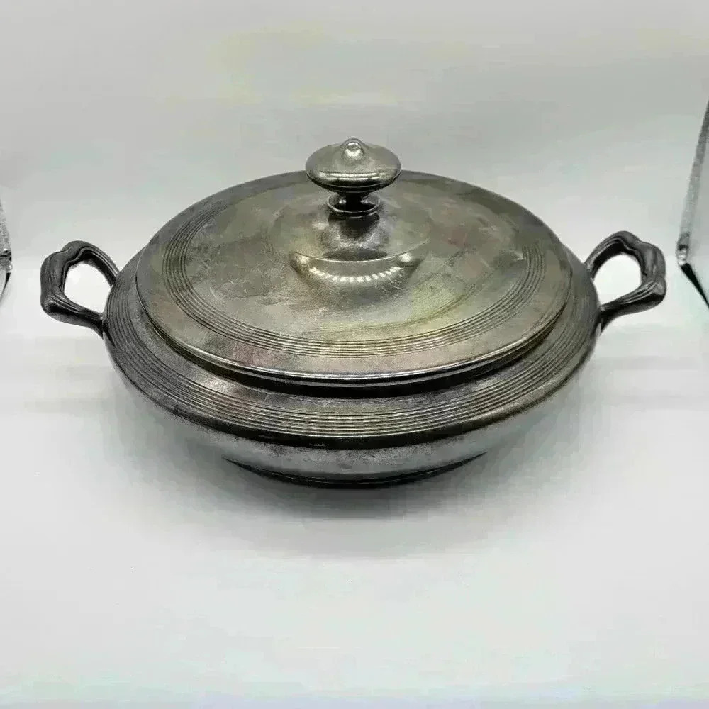 Vintage REED and BARTON Silver Plate Covered Dish/pan Handled No.1100. Taunton